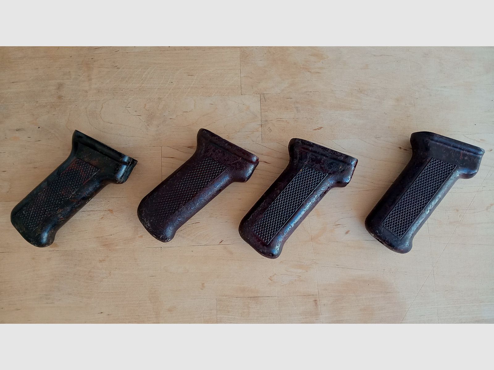 Rumänische AKM-Griffe aus Bakelit besser als der russische Griff / auch für AK74 AK-100 / Yunker / Cybergun 47