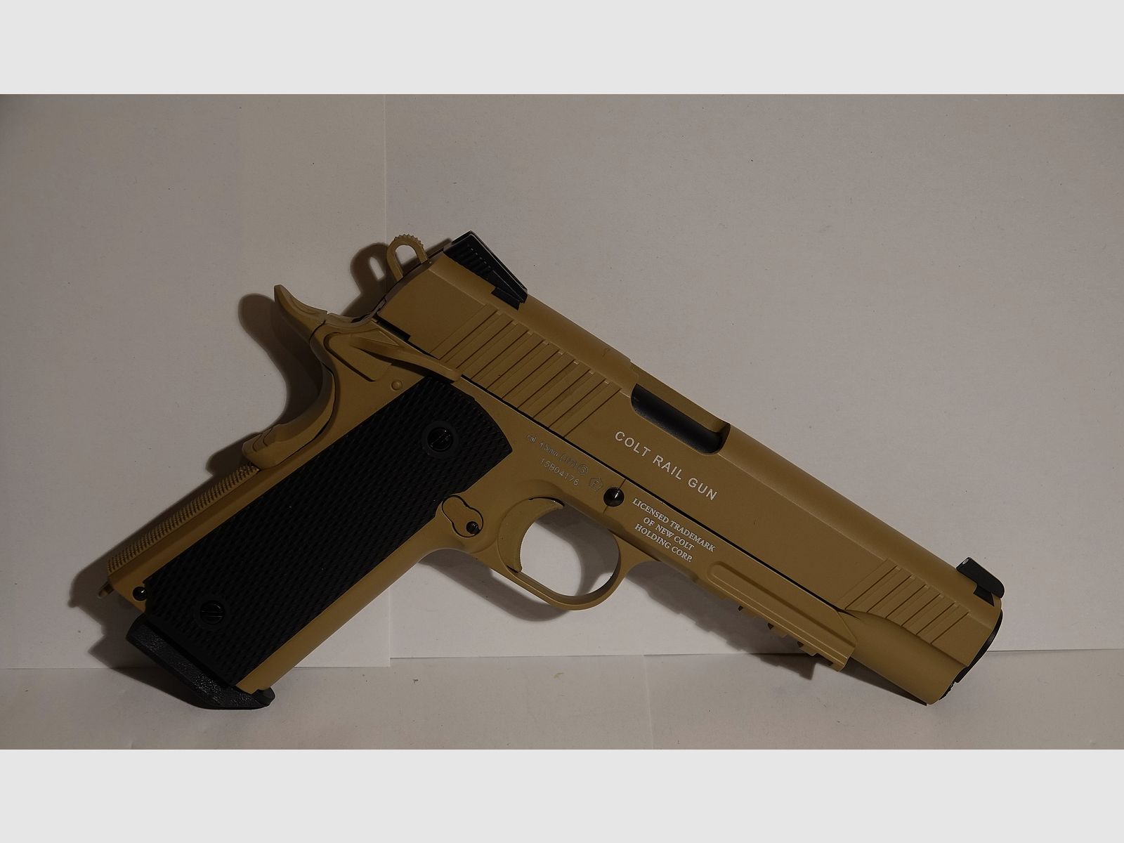 Pistola Colt M45 CQBP CO2 en raro TAN BEIGE como nueva