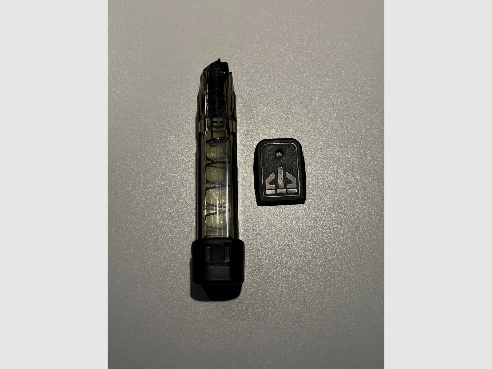 Glock 19 Magazine ETS Carbon Smoke Transparent 15+2 rounds