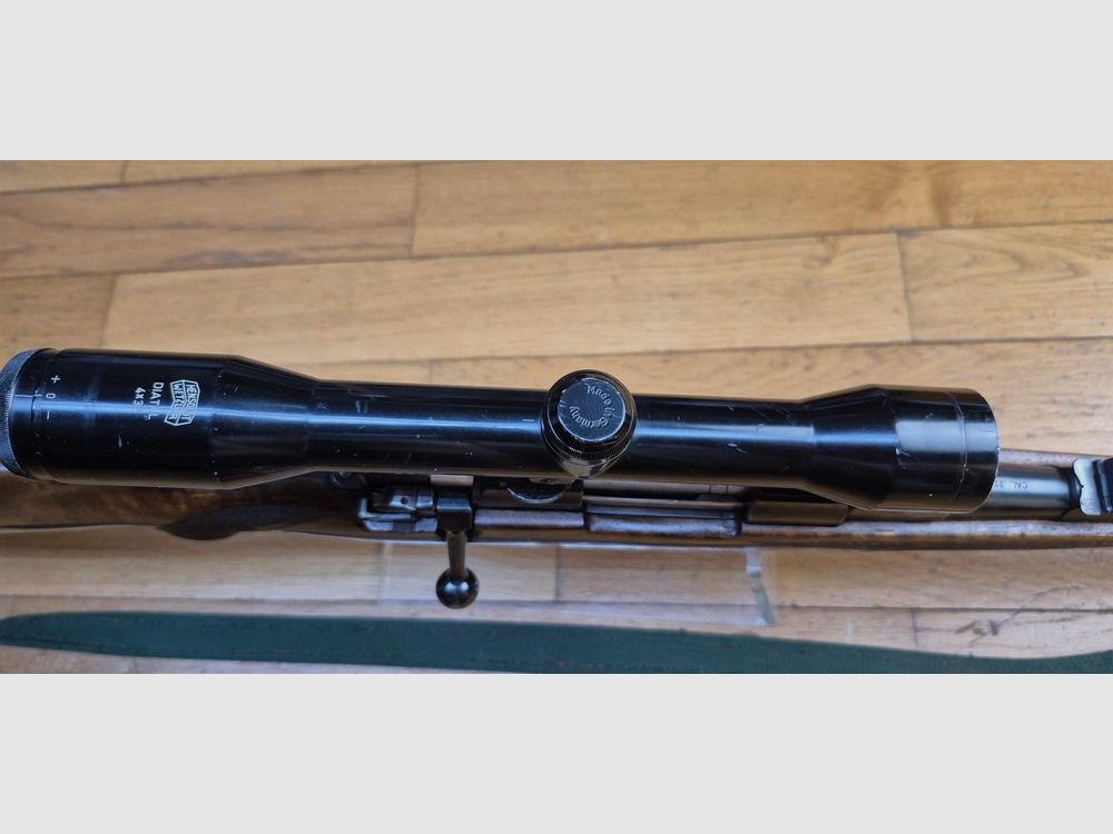 Très belle Carabine de chasse Krico 700 Jagdmatch — Cal .222 Rem — Fabrication Kriegeskorte à Stuttgart — Stetcher à l&rsquo;allemande — Lunette Hensoldt Wetzlar Diatal 4X32 sur montage tourelle 100% acier — Très beau bois de noyer grade élevé — Excellente mécanique — Excellente détente — Très beau canon quasi neuf – TBE/TBE+, image 21 sur 38