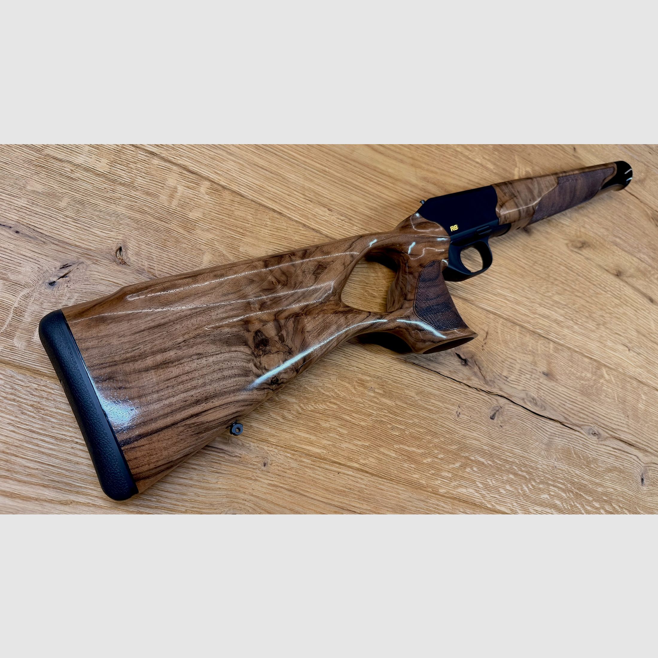 Blaser R8 Success Schäftung / Holzklasse 4 / R8 Logo in Gelb / top Holz absolute Gelegenheit