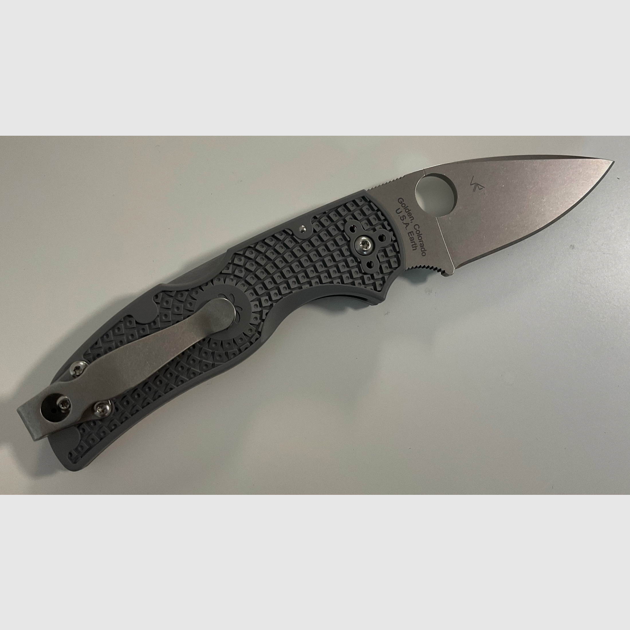 Spyderco Native 5 Maxamet C41GY5 Folder, FRN grau mit Deep Carry Clip von Lynch