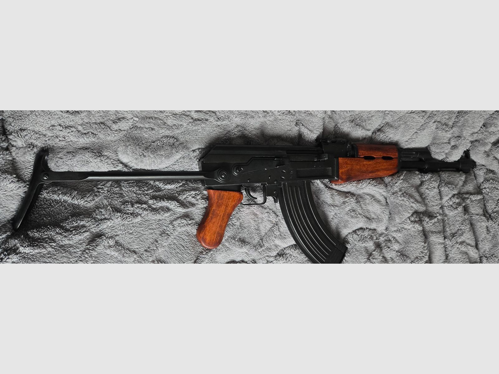 AK 47 Deko Kalaschnikow con supporto in metallo