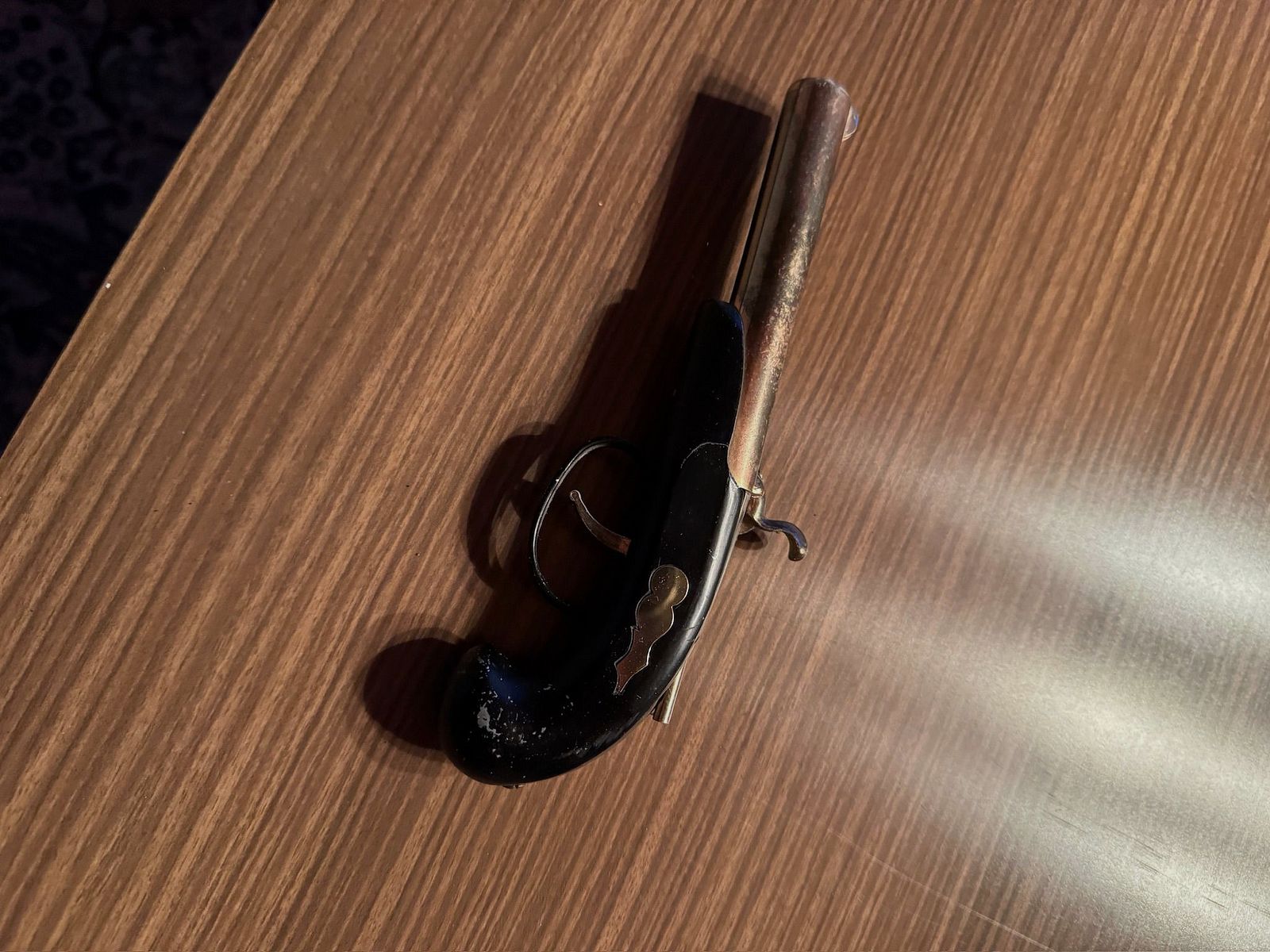 Antyczny pistolet kapiszonowy / Pistolet kapiszonowy