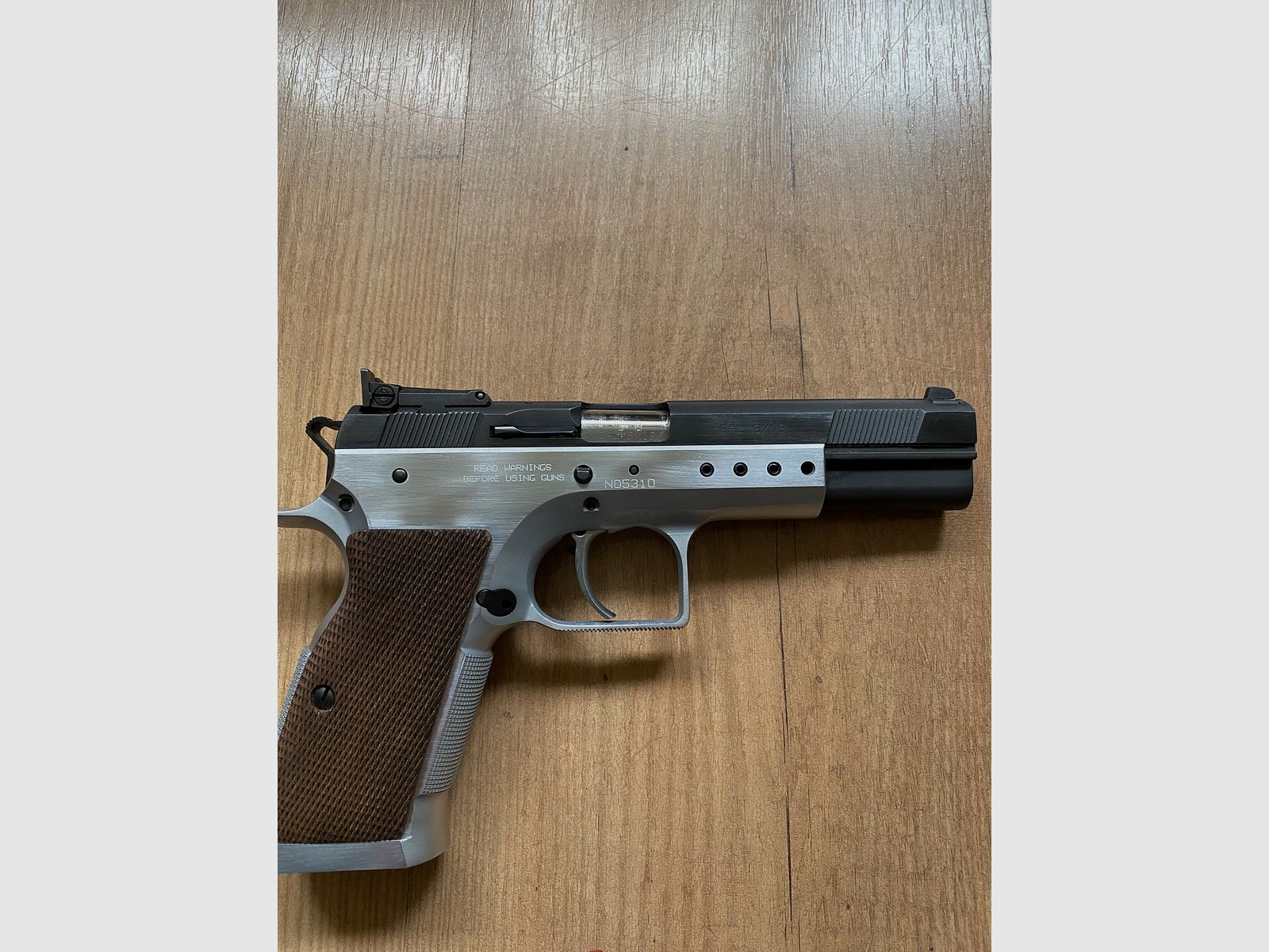 Verkaufe Tanfoglio Limited 9 mm Luger mit Wechselsystem .22 lfb inkl. Munition und Schiene für Zielfernrohr