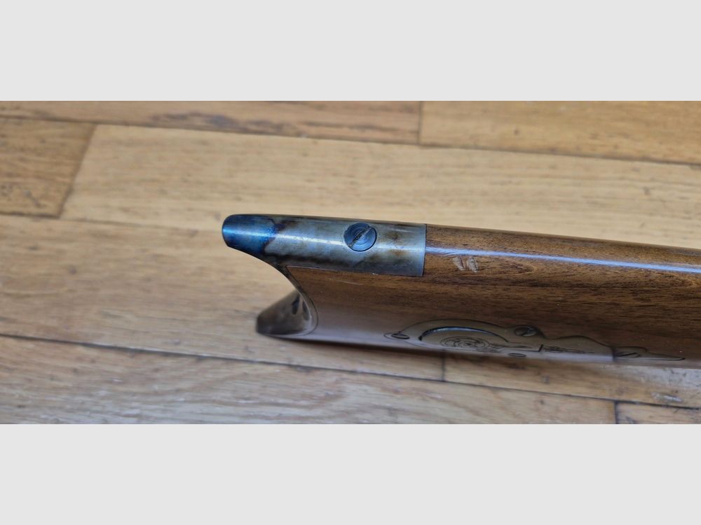 Très belle reproduction de Carabine de précision Edwin Wesson – Modèle vers 1845/49 – Cal .50 – Fabrication Italienne Moffra di Mainardi pour Hege en Allemagne – Arme poudre noire réputée pour sa précision longue distance – Très belles finitions – Jaspage à 90% – Bois en TBE – Très beau canon – Excellente mécanique – Arme de 1978 – Superbe et rare dans le monde poudre noire- TBE++, image 21 sur 39
