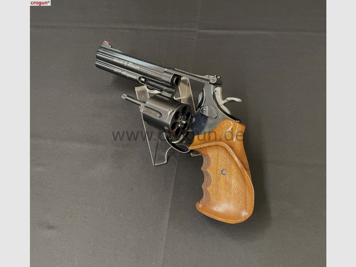 Smith & Wesson 586-4 Target Champion