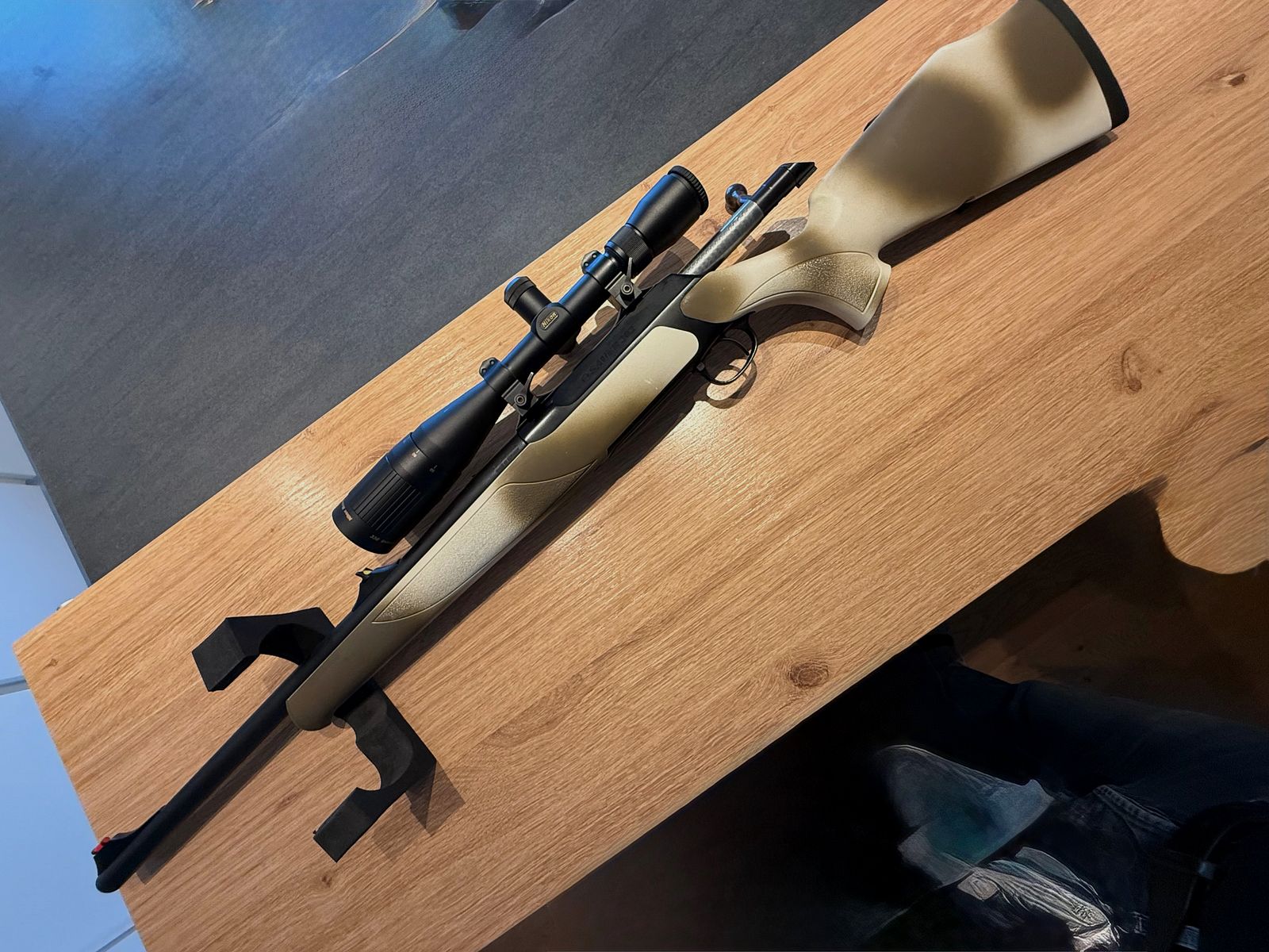 Sauer 202 rifle de repetición en calibre .308 Winchester con Nikon Monarch UCC 6,5–20× mira