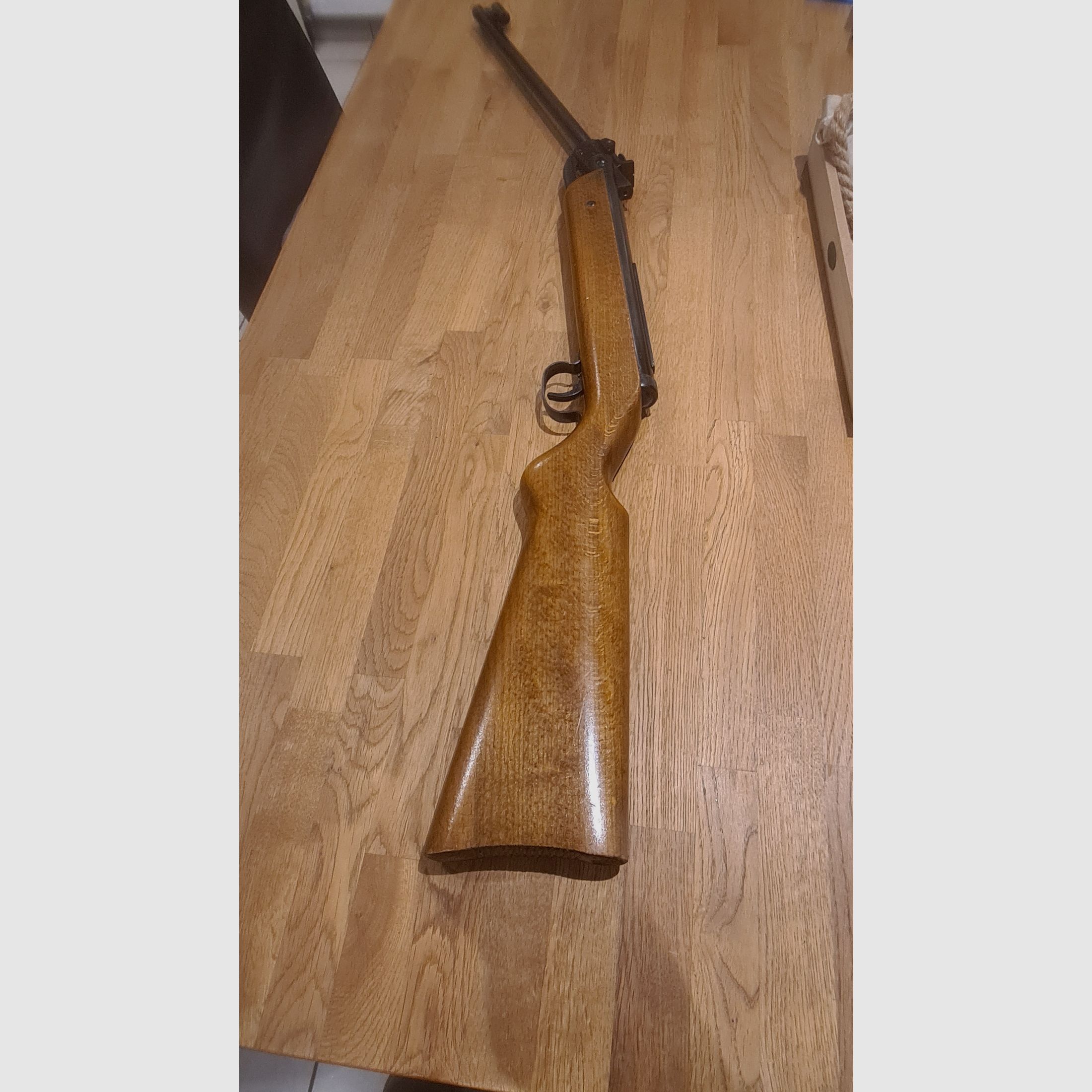 Carabina de aire Diana con marca F calibre 4.5