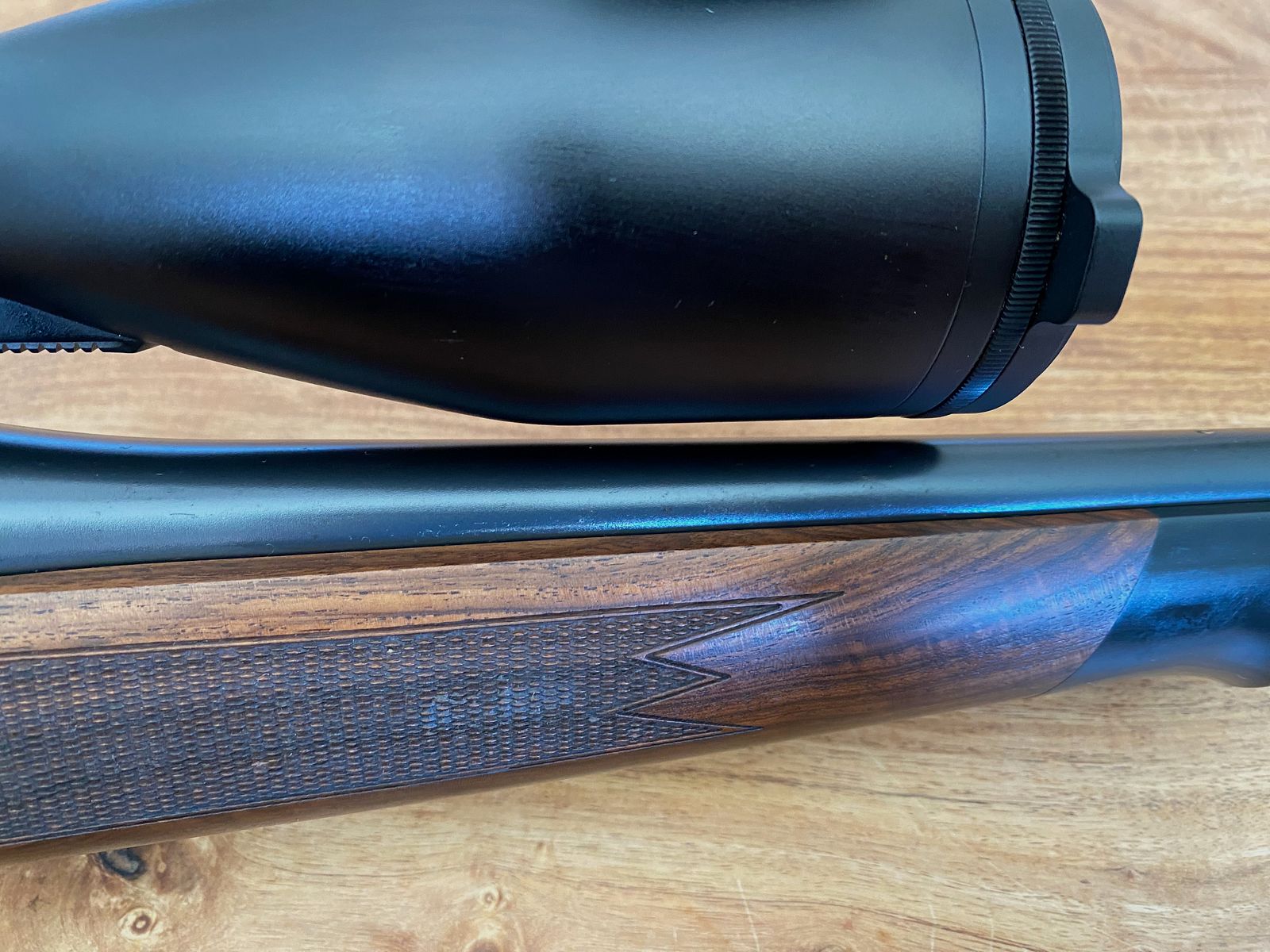 Blaser R8 Holz Standard mit Swarovski Z8i 2,3-18x56