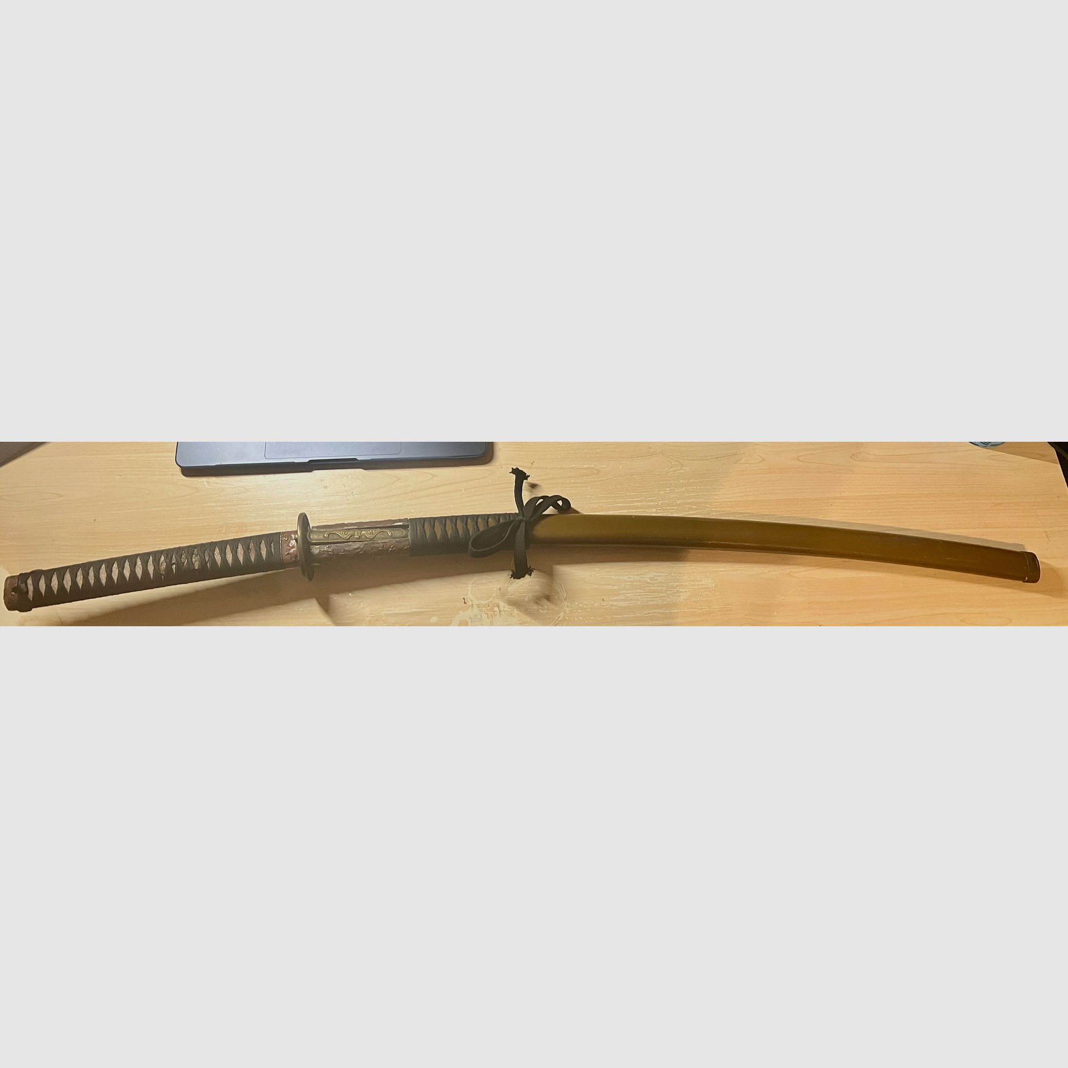 Authentisches japanisches Offizierskatana (Shin-guntō Typ 98) aus dem Zweiten Weltkrieg mit signierter Kanemune-Klinge.