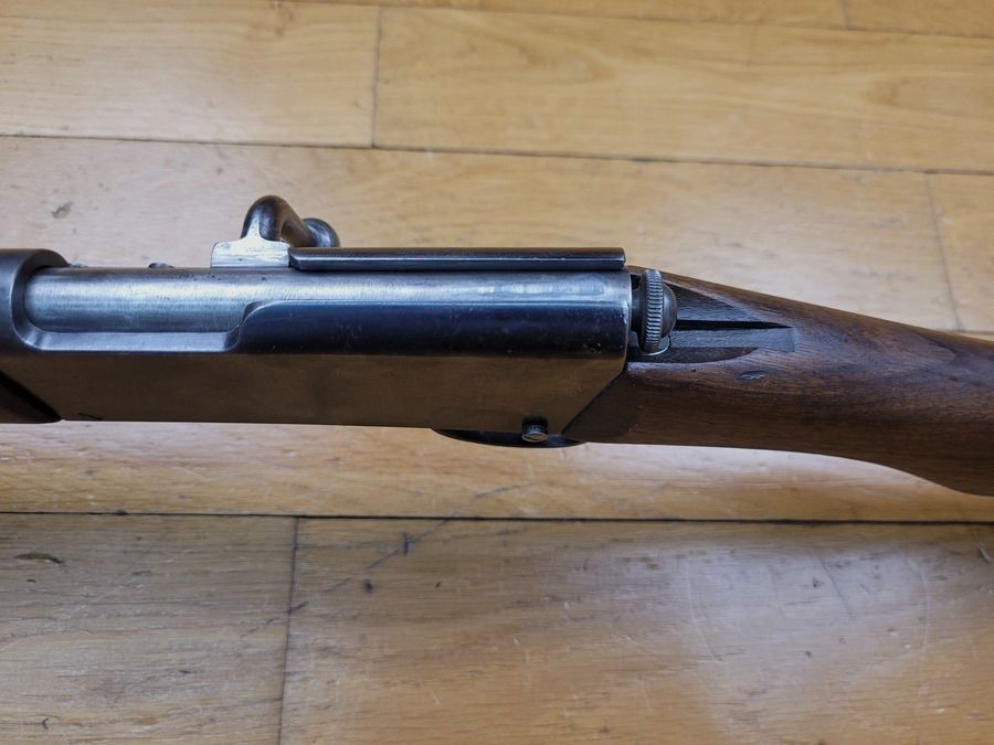 Sehr schöne Schul- oder Kinderbüchse Lebel – Modell „La Préférée“ – Selten im Kaliber 22LR! (und nicht bosquette!) – Sehr gute Mechanik – Schöne Hölzer und Originalbrünierung – Visierung von 30 bis 150m – Der Charme der Pausenhöfe der III. Republik in einem seltenen Kaliber für dieses Modell – TBE +, Bild 13 von 27
