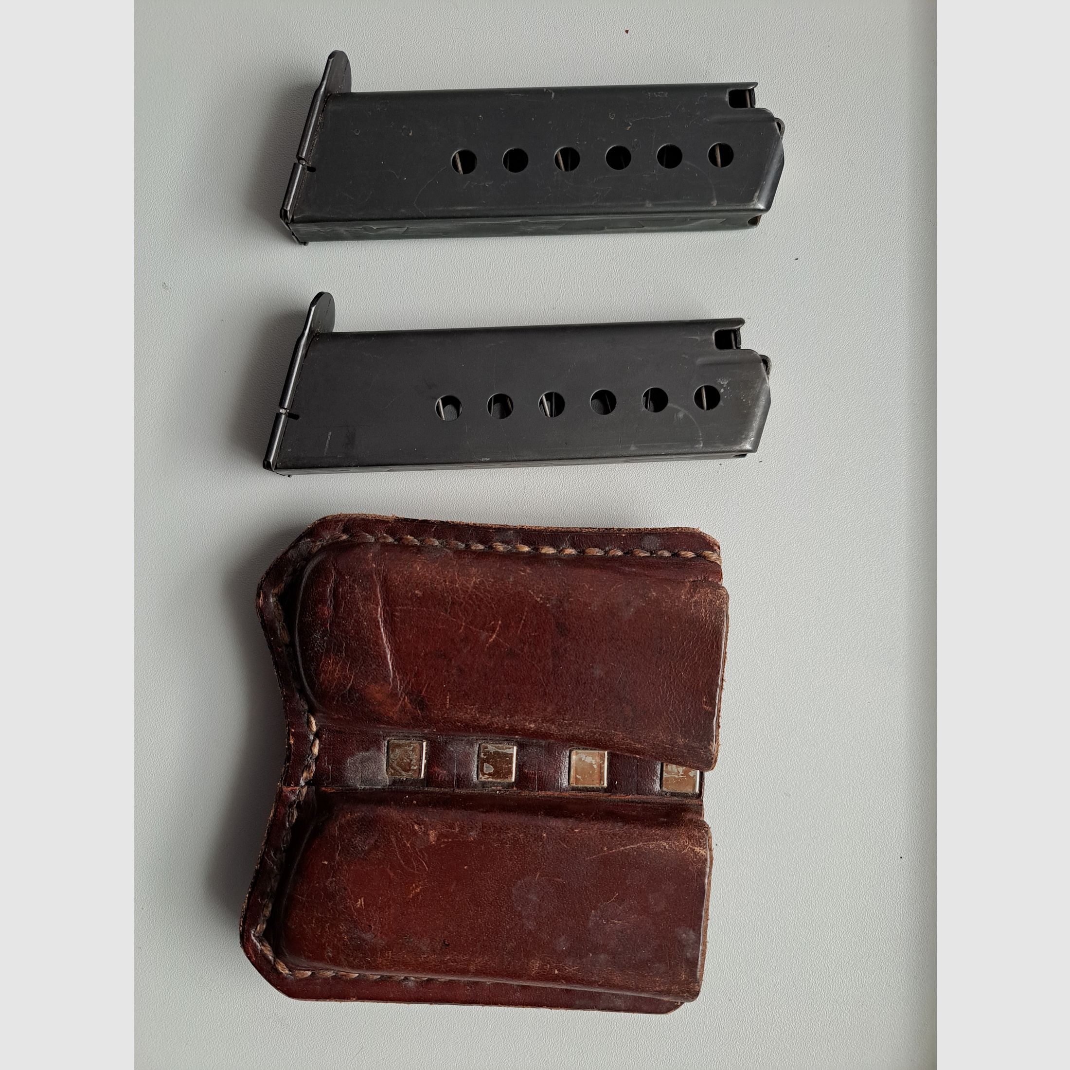 Dwa magazyny P 220 kal. .45 ACP
