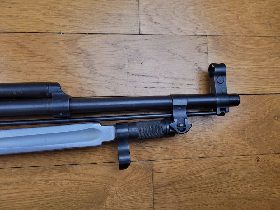 Très belle carabine semi-auto SKS 45 – URSS – Tula 1953 – cal 7,62X39 – 10 coups – Encore dans sa cosmoline – Etat neuf, image 15 sur 26