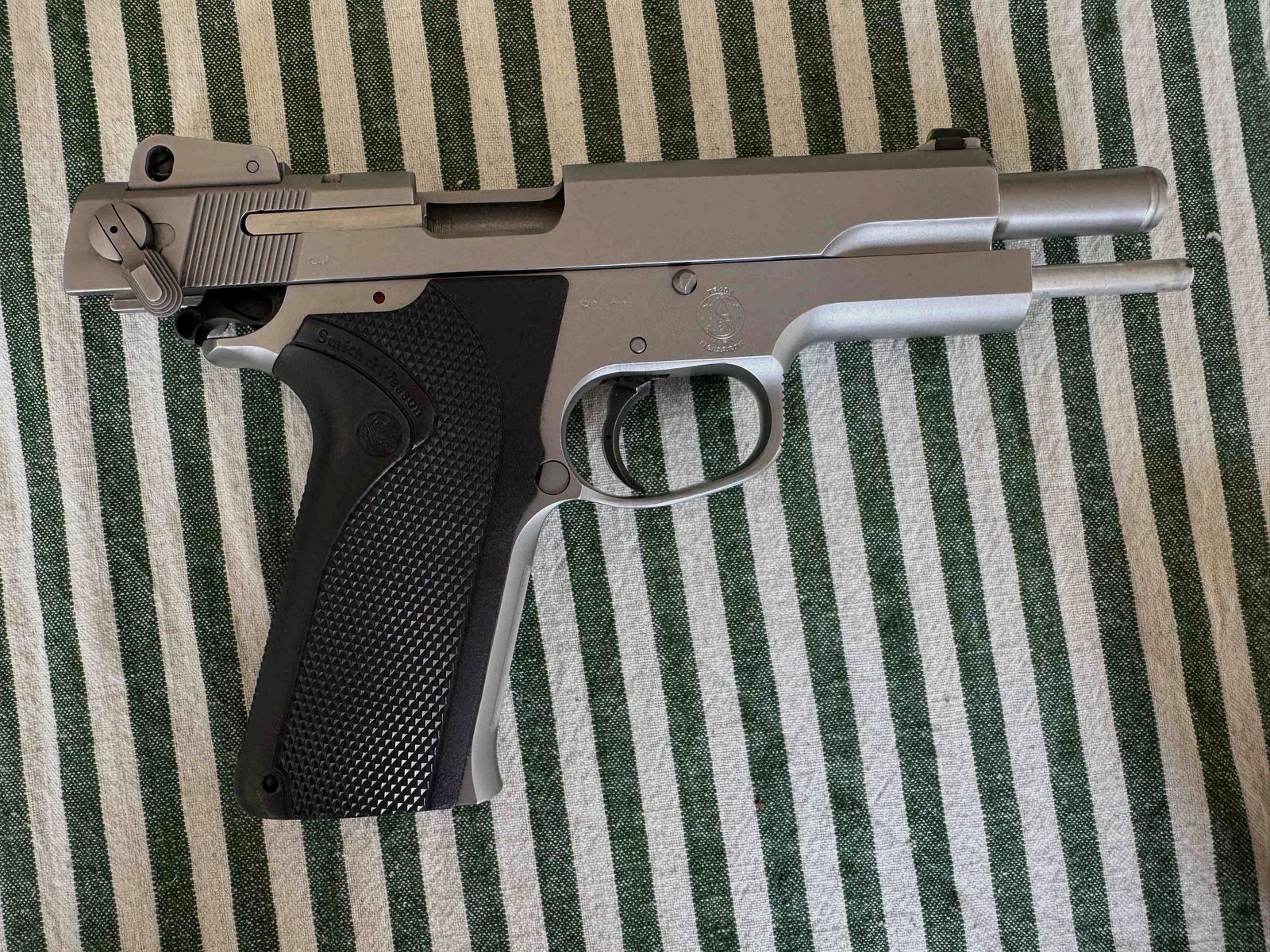 Smith & Wesson 4506-1 in .45 Auto