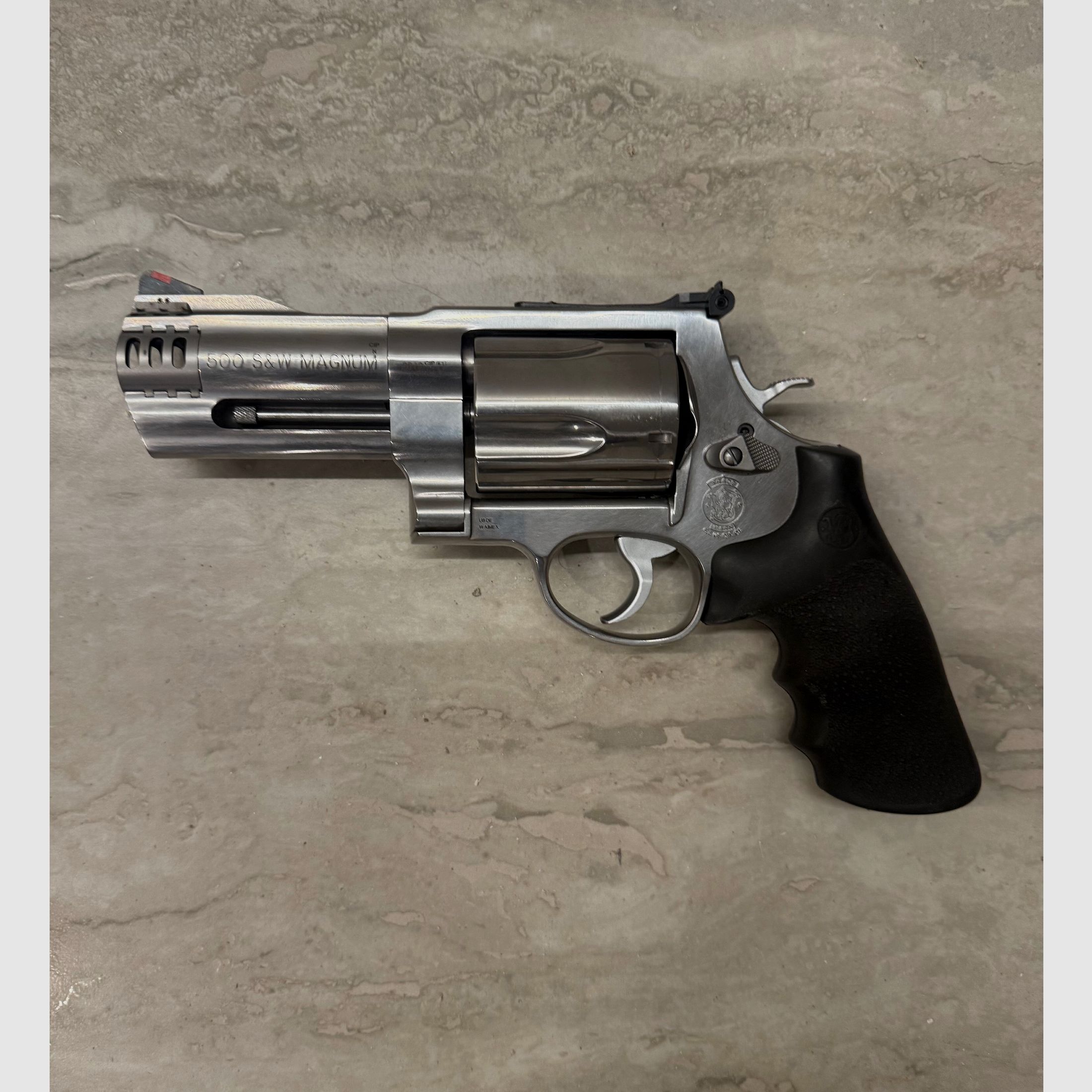 Rewolwer Smith & Wesson model 500 - 4 cale