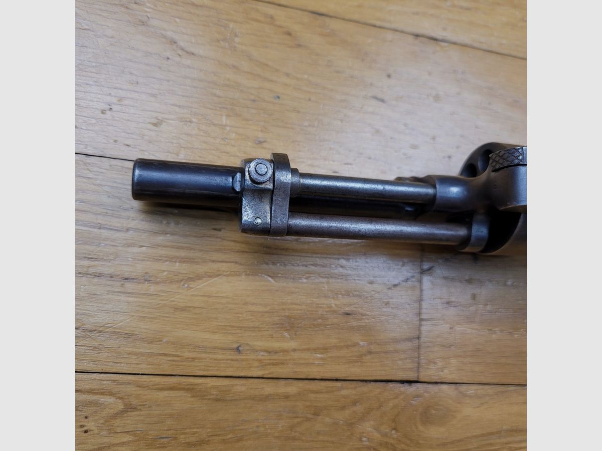 Schöner Revolver Rast & Gasser Mod 1898 – Kaliber 8 mm Gasser – Reglementär – 8-Schuss Trommel – eine der letzten Fabrikationen während des Ersten Weltkriegs – Chrom-Mobylène-Stahl – guter Originalbrünierung – Exzellente Mechanik – Top-Indexierung und Spiel – TBE+, Bild 11 von 19