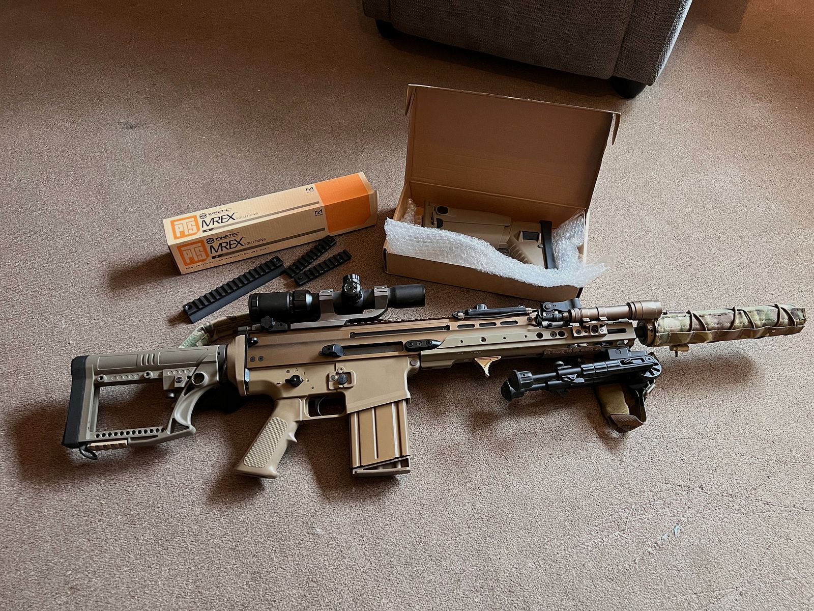 WE Scar H MK 17 en Desert Tan con mucho accesorio GBB Open Bolt 6mm BB Airsoft