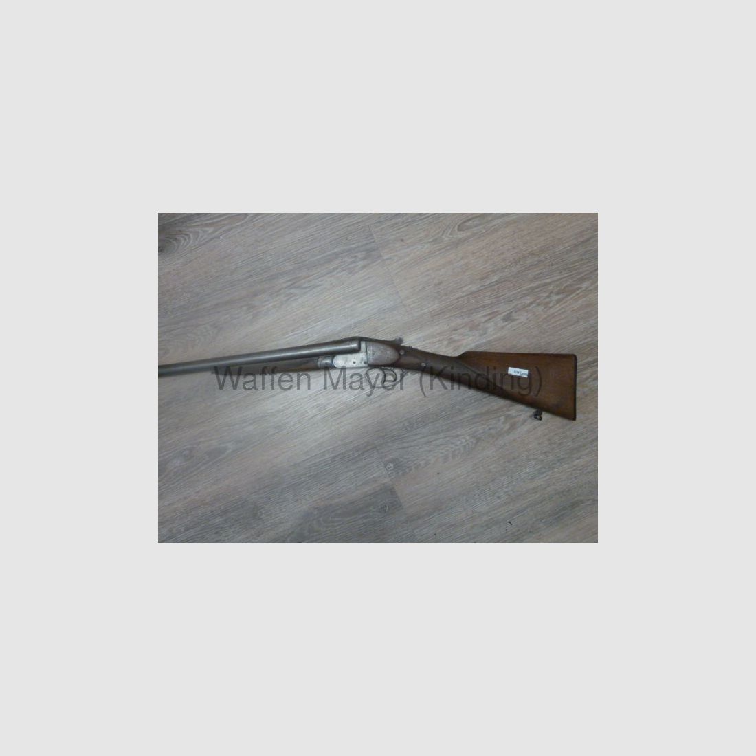 Stalowa podwójna strzelba