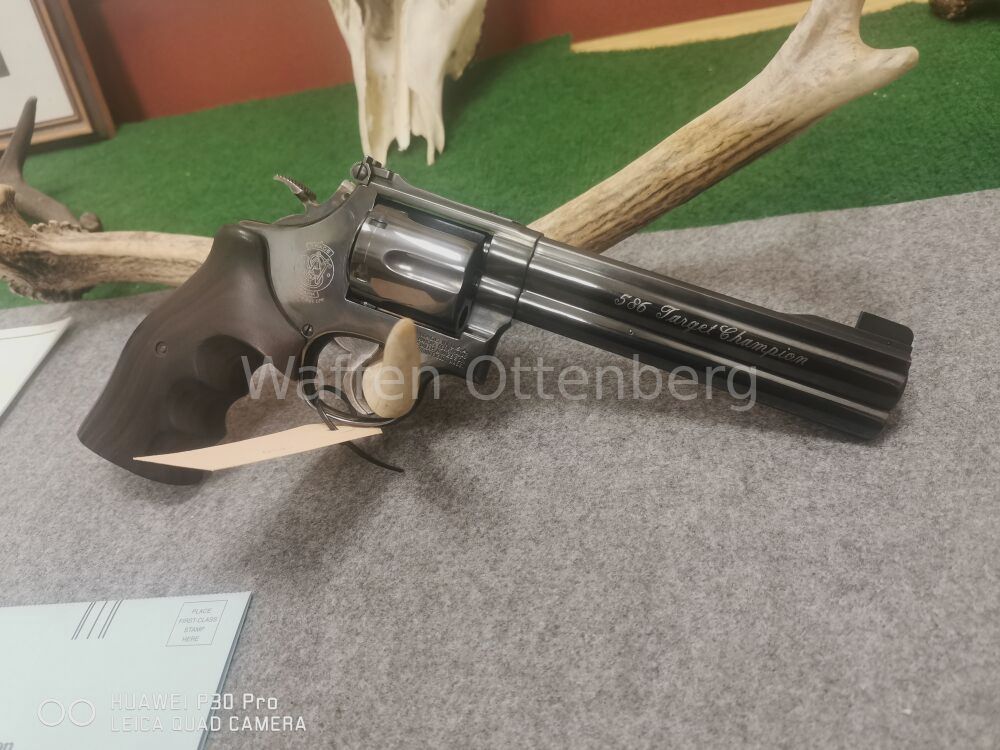 Smith & Wesson 586-4 Target Champion