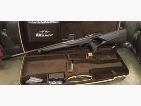 Blaser R8 Professional Success 8x57 Is with Blaser gun case