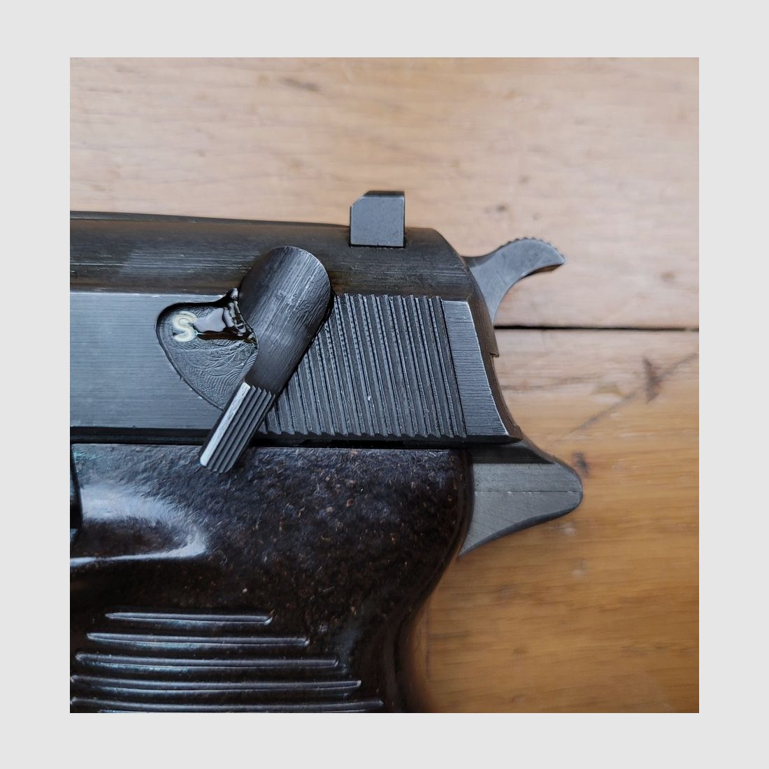 Magnifique Pistolet Walther P38 – Fabrication Mauser Oberndorf de 1944 – Bronzage d&rsquo;origine à 98% – Mécanique et esthétique impeccable – Excellent état, image 5 sur 16