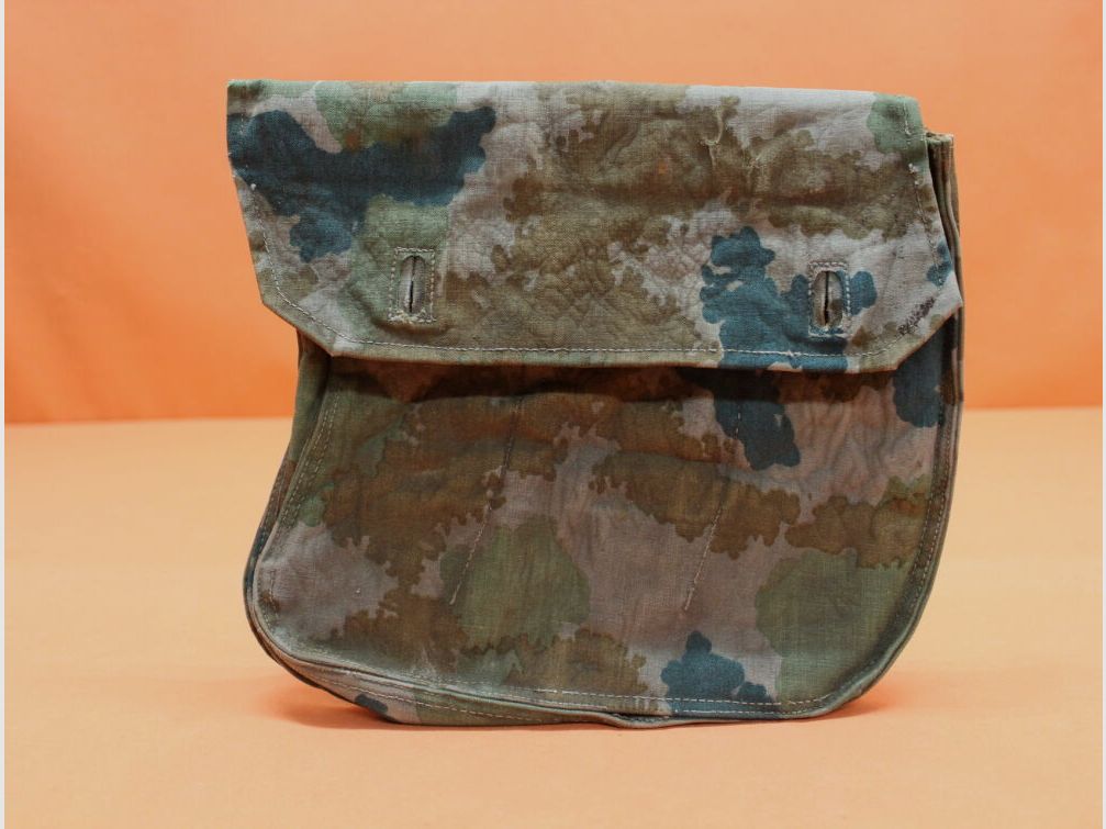 DDR NVA SURPLUS Kalashnikov AKM: Magazine pouch NVA flower camouflage for 3 pieces of 30-round magazines DDR MPi K/ AK47