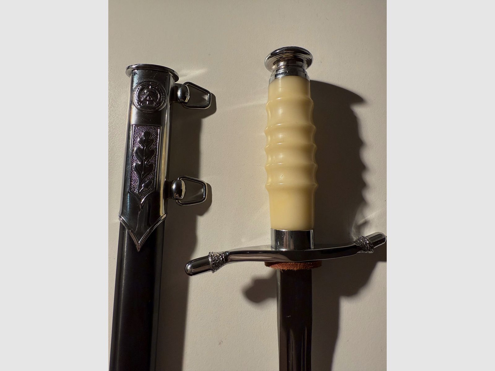 NVA Ehrendolch mit Garantieurkunde