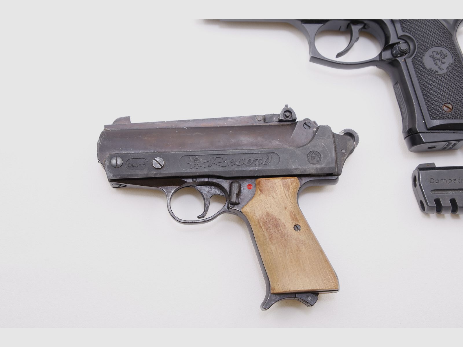 Conjunto de pistolas de aire y pistolas de fogueo Walther CP88 Daisy Powerline Record Brixia