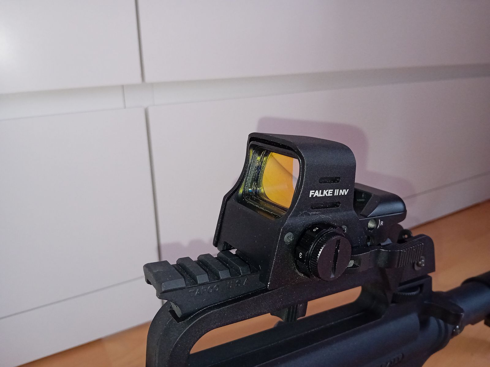 Mossberg Selbstladebüchse International 715t .22lr inkl. 3 Magazinen und Leuchtpunktvisier Falke II NV