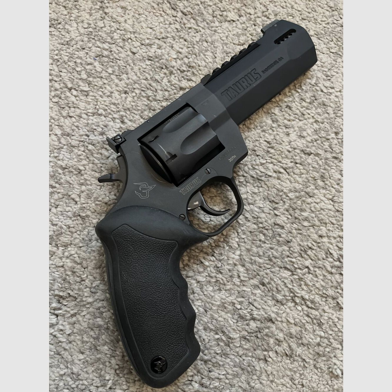 Taurus Raging Hunter