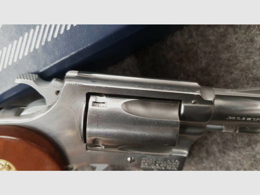 Smith & Wesson 60