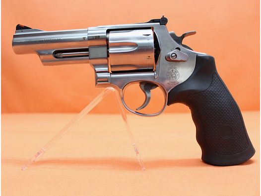 Smith & Wesson/S&W	 Revolver .44RemMagnum Smith&Wesson/ S&W629-6 Stainless, 4" Lauf/ Mikrometervisier/ Gummigriff