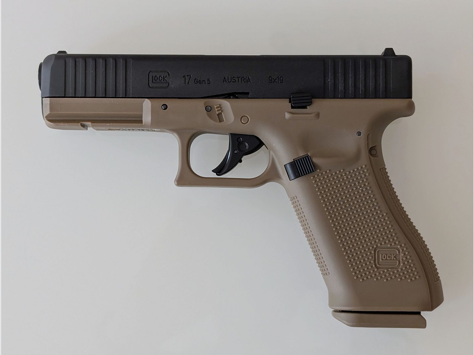 GLOCK 17 Gen5 6 mm, CO₂, < 2,0 J, Coyote