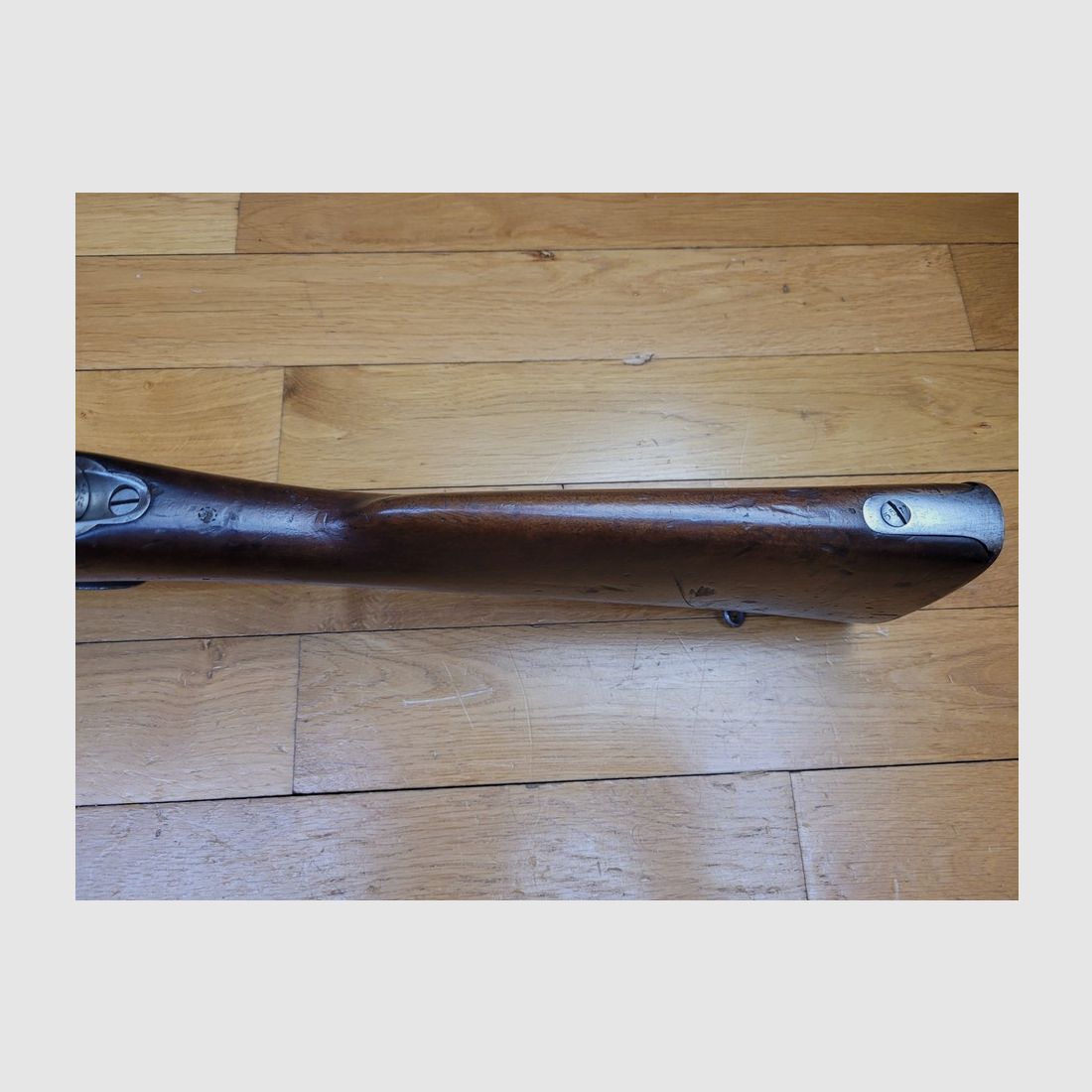 Seltene Mauser-Daudeteau 1871/94 Repetierbüchse – Originalkaliber 6,5x54R – Reglementarische Waffe der uruguayischen Armee – 5.000 Exemplare – Holz und Markierungen einwandfrei – Alles nummerngleich bis auf eine Schraube – Neuer Lauf und seltene Originalreinigungsstange – TBE++, Bild 13 von 26