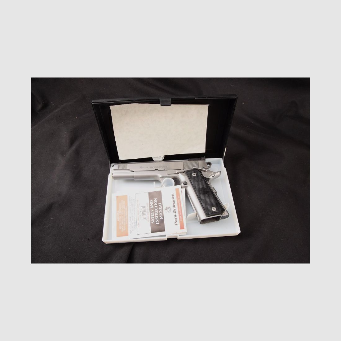 Para Ordnance, Modelo P16-40 Limitado de Canadá, Acero Inoxidable 5" Semiautomático de Doble Capacidad (1911) Pistola y Estuche .40 S&W