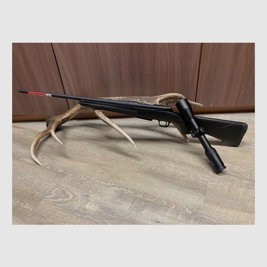 Winchester XPR Stealth, mit Hawke Vantage 2,5-10x50