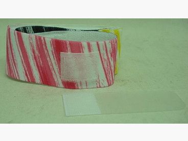 Stirnband m. Klett-Augenklappe - schwarz/rot/gelb auf weiß