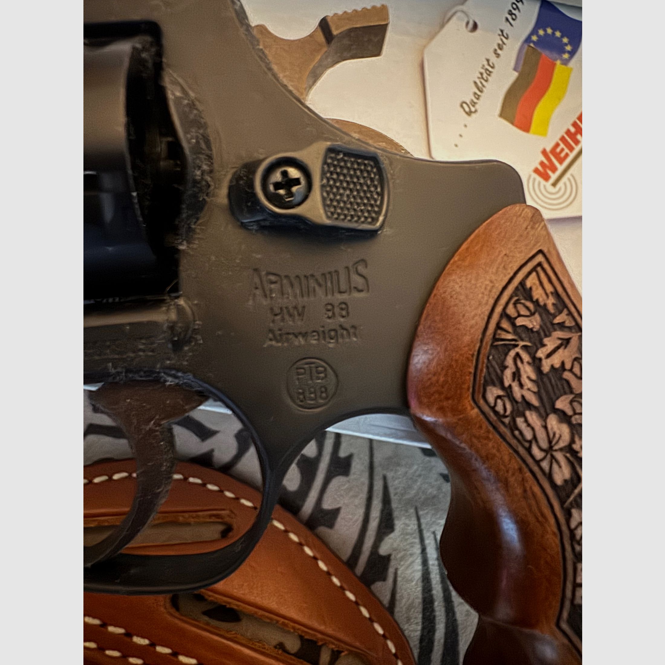 Arminius HW 88 Super Airwaight Like New + Holster Accessories