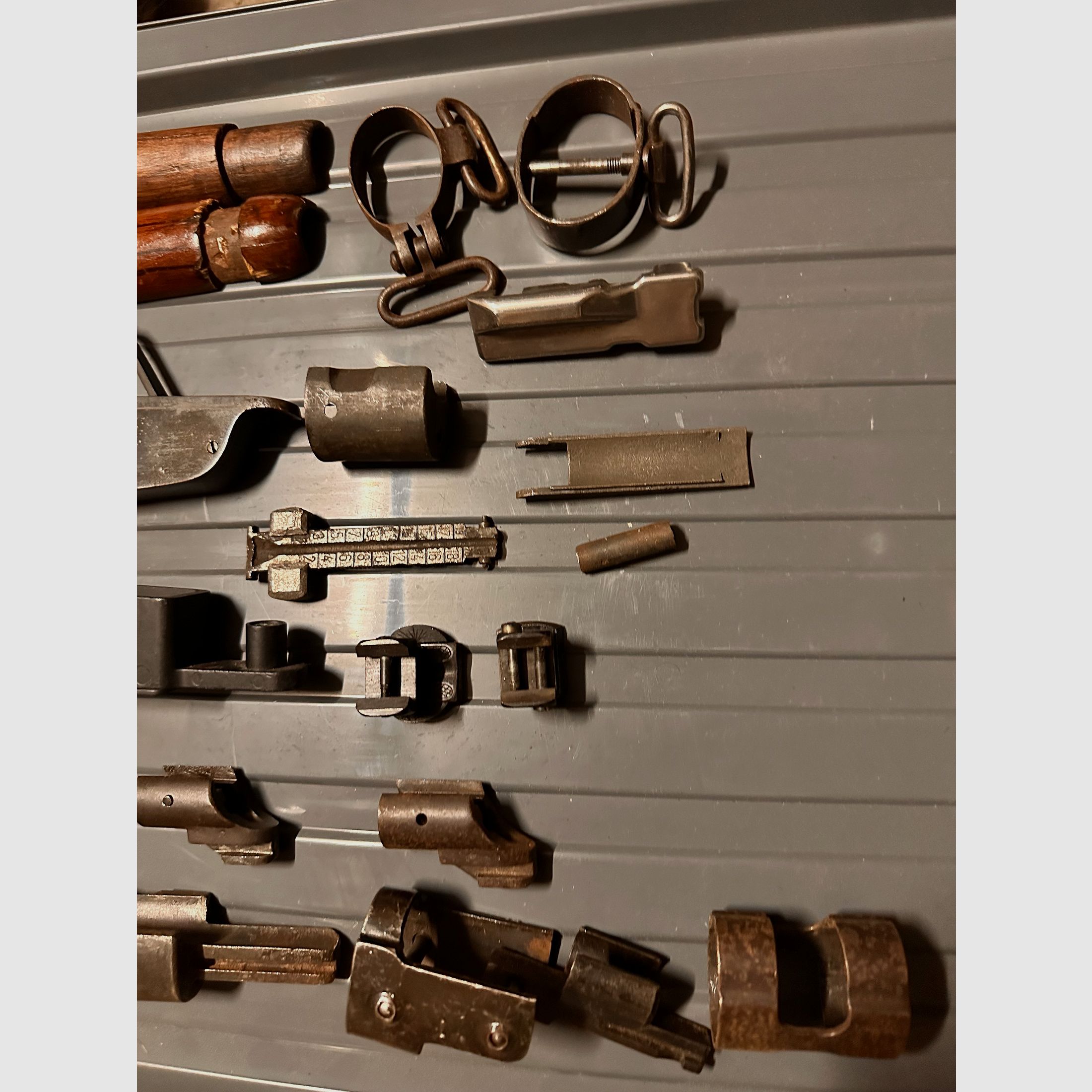 okucia starych karabinów metalowych Karabiner