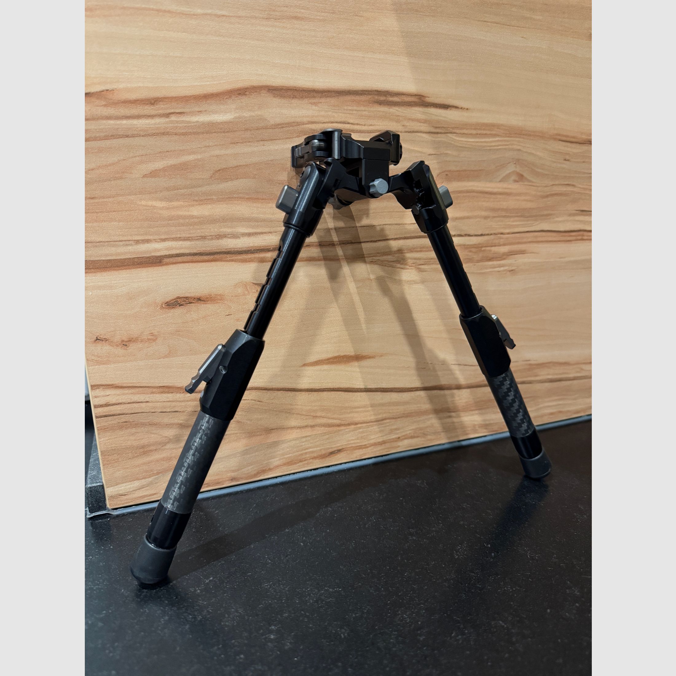 Tier One Tactical Bipod 180mm Carbon Taktisches Picatinny Zweibein Pan/ Tilt