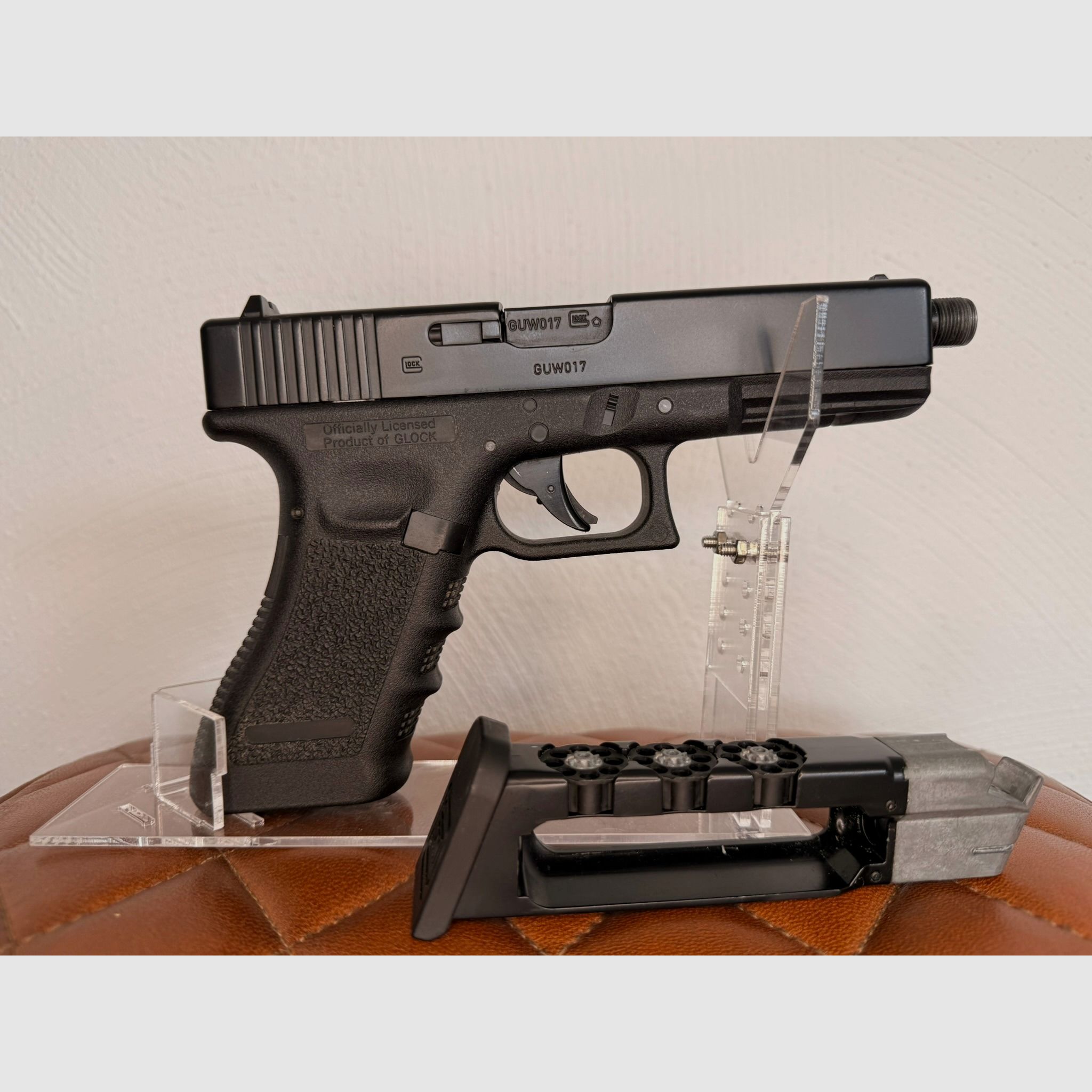 Glock 17 mit Laufgewinde Co2-Pistole Kaliber 4,5 mm Stahl BB / Diabolo Blowback (P18) + Schalldämpfer