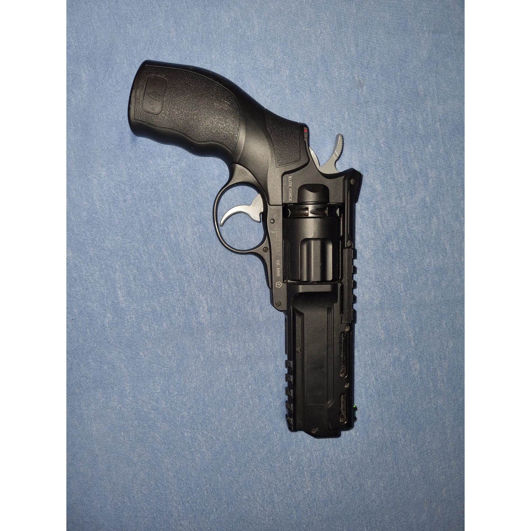2x Elite Force H8R Revolver