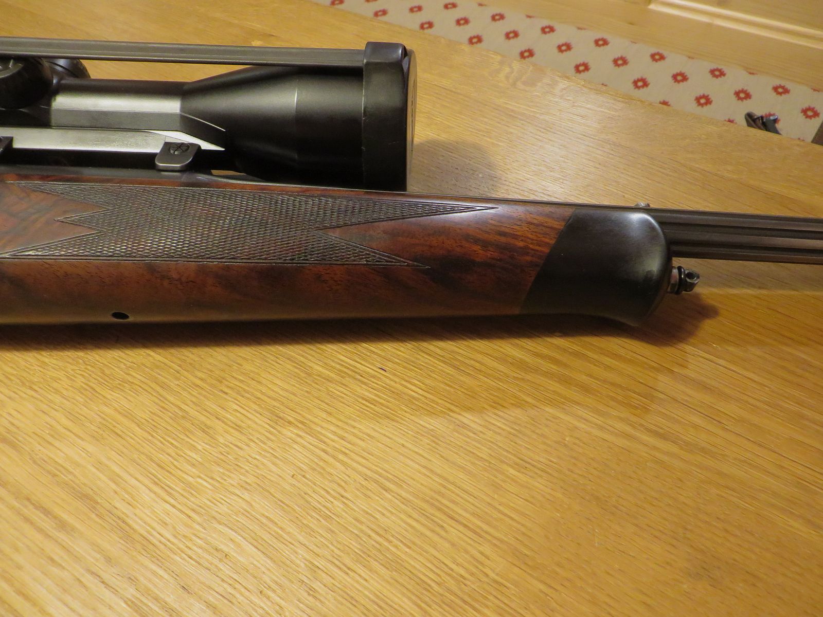 Blaser R93 Attache Holzklasse 7 mit kannellierten Läufen im Kaliber 6,5x57 und Wechsellauf 30.06