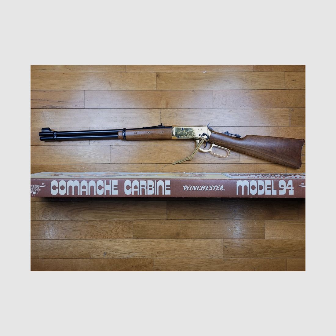 Belle Winchester commémo type 1894 – « Comanche Carbine » – 11.500 produites – Boite d&rsquo;origine – 30-30 Win – État parfait, image 1 sur 16