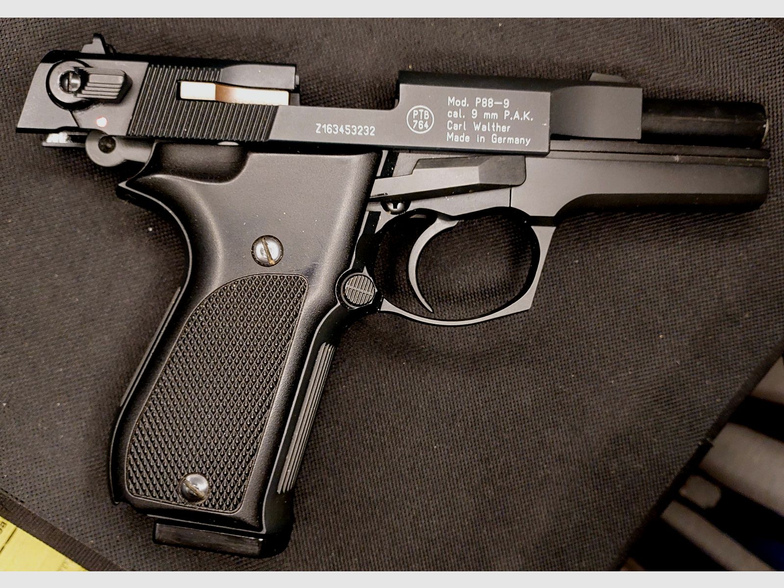 Walther P88-9 (P 88 Compact) blank firing pistol 9mm P.A.K. black (PTB 764) 2 magazines