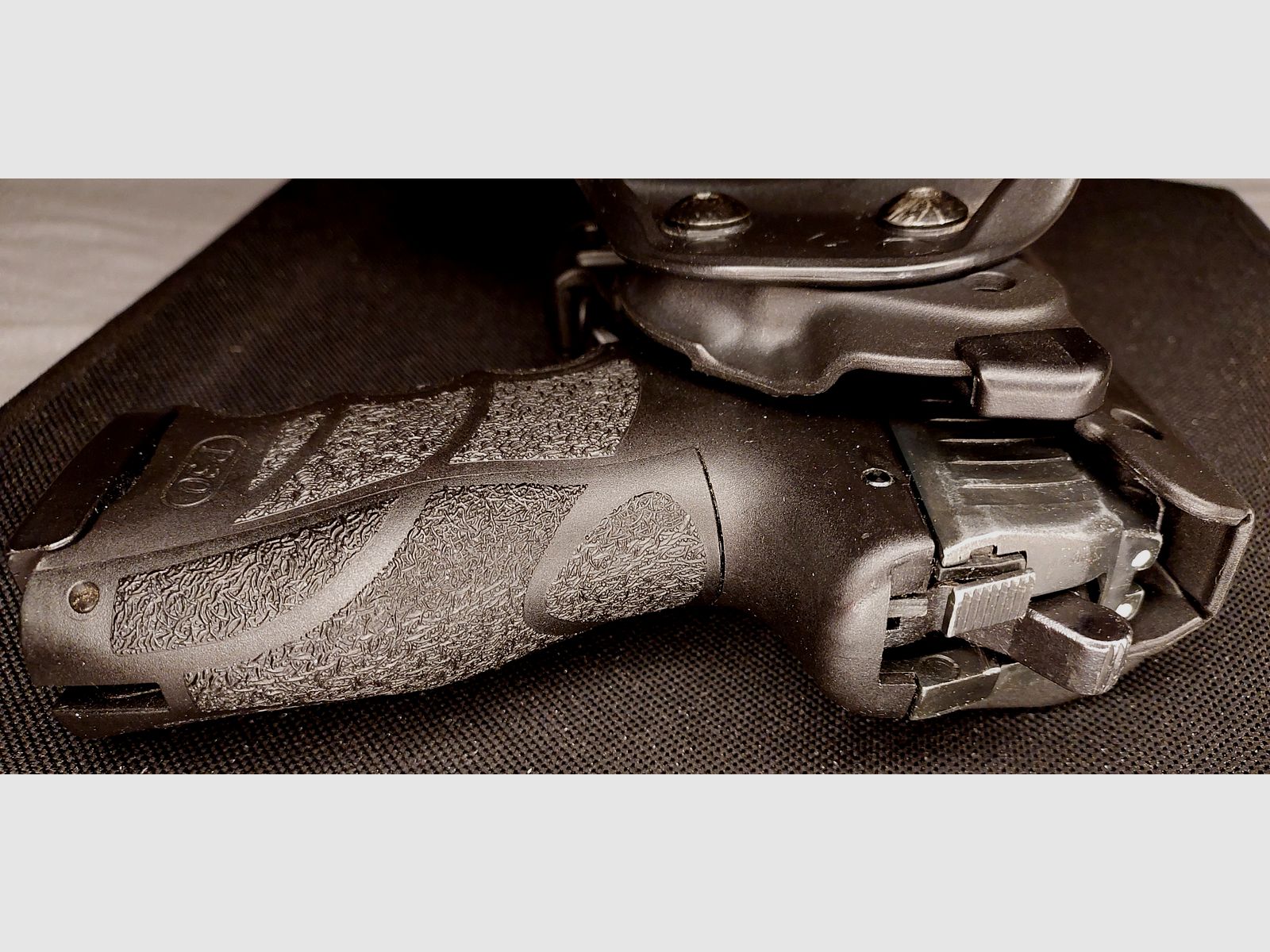 Heckler & Koch P30 9 mm P.A.K. brüniert (PTB 912) HK P 30 mit Safariland 7378 (7TS-ALS) Paddleholster 295 