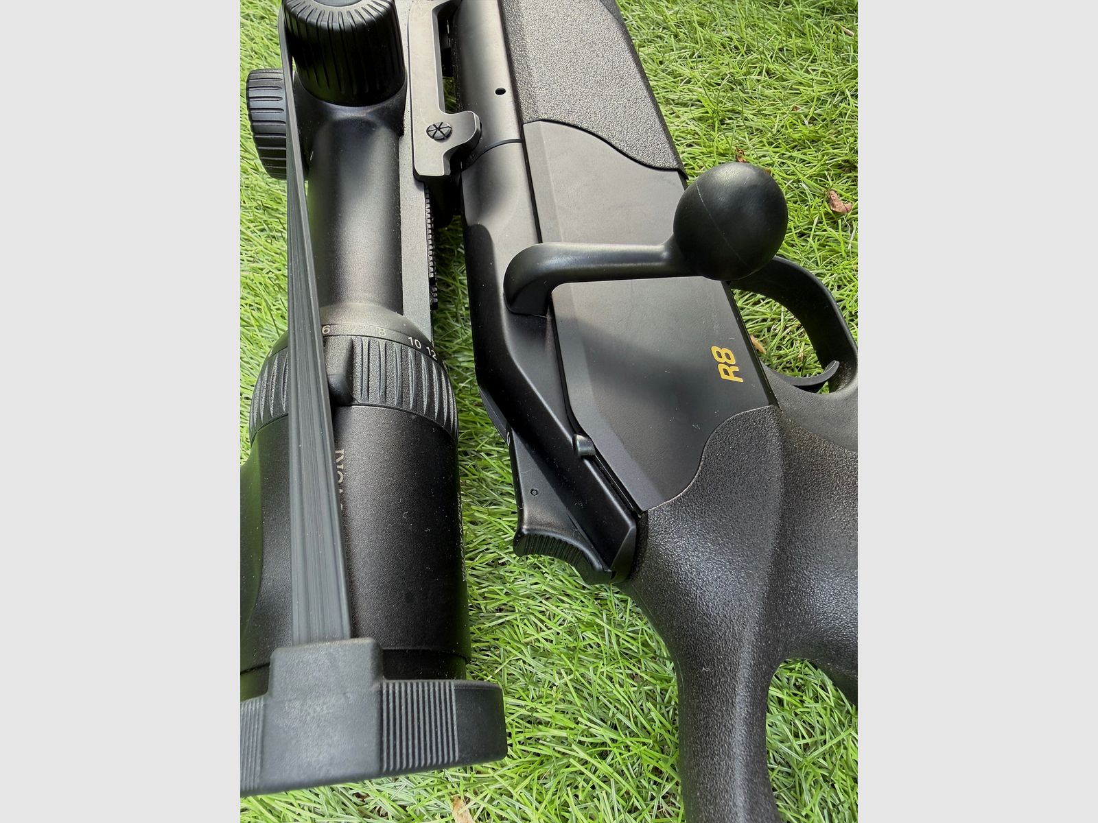 Blaser R8 Ultimate 52cm Lauf .30-06 Springfield mit Swarovski Z8i 2,3-18x56 P SR und Blaser Sattelmontage