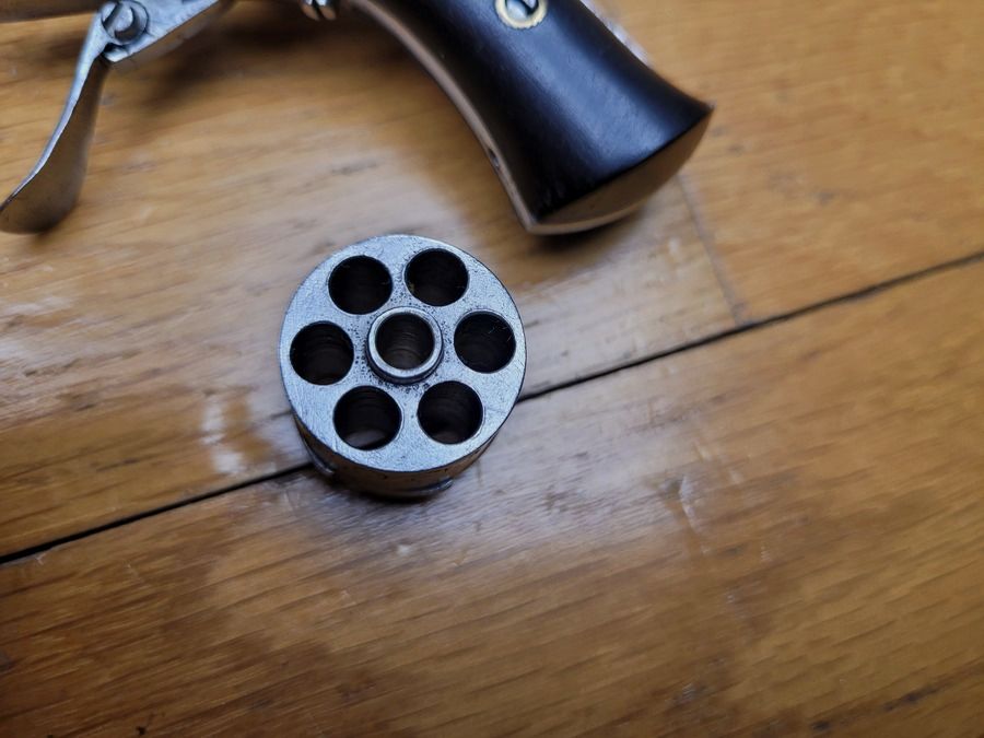 Schöner Mini-Revolver im seltenen Kaliber 5mm Broche – Lütticher Herstellung – fein graviert – schöne Ebenholz-Griffschalen – schöne Mechanik – sehr guter Zustand, Bild 13 von 15