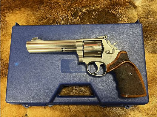 Smith & Wesson 686 Performance Center